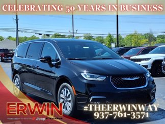 New 2025 Chrysler Pacifica Select image 1