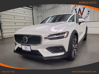 Used 2023 Volvo V60 B5 Cross Country Plus image 1