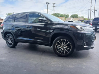 Used 2017 Toyota Highlander SE image 1