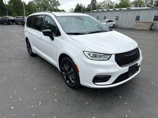 Used 2024 Chrysler Pacifica Touring-L w/ S Appearance Package image 1