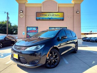 Used 2018 Chrysler Pacifica Limited w/ Advanced Safetytec Group image 1