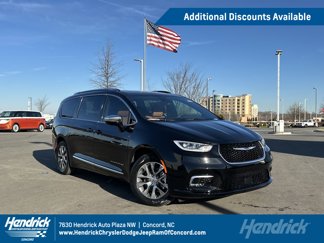 New 2025 Chrysler Pacifica Pinnacle image 1