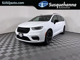 New 2026 Chrysler Pacifica Limited w/ S Appearance Package image 1