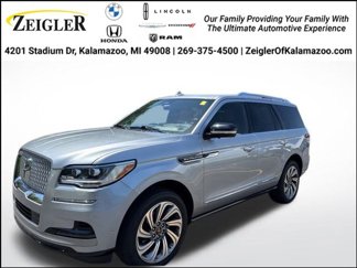 Used 2024 Lincoln Navigator Reserve image 1