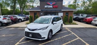 Used 2022 Toyota Sienna LE image 1