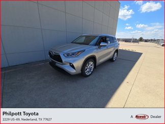 New 2025 Toyota Highlander Limited image 1