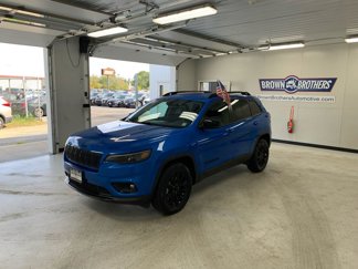 Used 2023 Jeep Cherokee Altitude Lux image 1