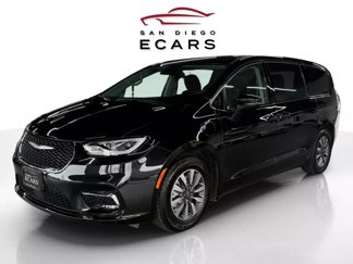 Used 2023 Chrysler Pacifica Touring-L image 1