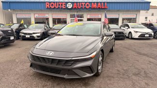 Used 2024 Hyundai Elantra SEL image 1