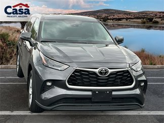 Used 2024 Toyota Highlander LE image 1