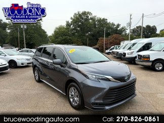 Used 2025 Toyota Sienna LE w/ LE Plus Package image 1