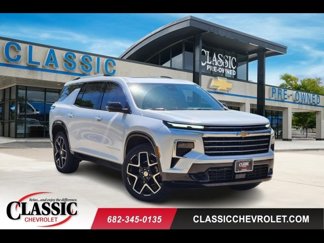 Used 2025 Chevrolet Traverse High Country image 1