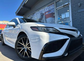 Used 2023 Toyota Camry SE image 1