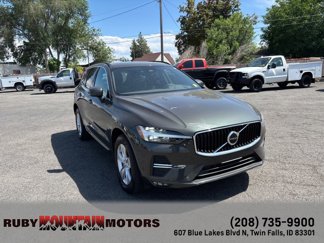 Used 2022 Volvo XC60 B5 Momentum image 1