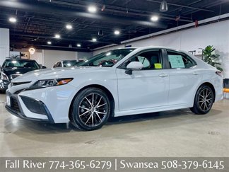 Used 2022 Toyota Camry SE image 1