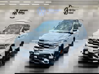 Certified 2024 Volkswagen Tiguan SE image 1