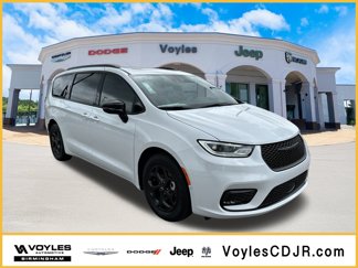 New 2024 Chrysler Pacifica Premium image 1