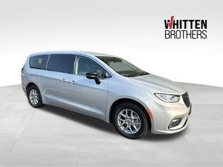 Used 2024 Chrysler Pacifica Touring-L image 1