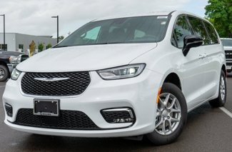 New 2026 Chrysler Pacifica Select image 1