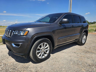 Used 2021 Jeep Grand Cherokee Laredo image 1