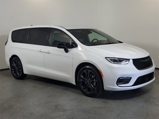 New 2026 Chrysler Pacifica Select image 1