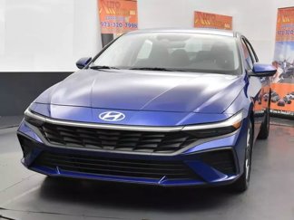 Used 2024 Hyundai Elantra SEL image 1