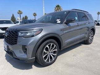 Used 2025 Ford Explorer ST-Line image 1