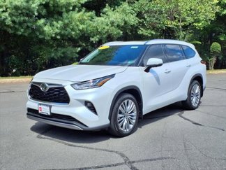 Certified 2024 Toyota Highlander Platinum image 1