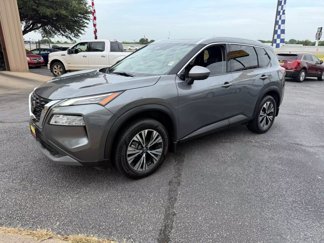 Used 2021 Nissan Rogue SV image 1