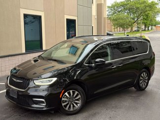 Used 2021 Chrysler Pacifica Touring-L image 1