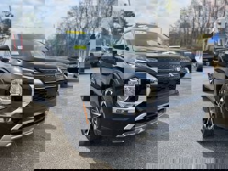 Used 2024 Mitsubishi Outlander SE image 1