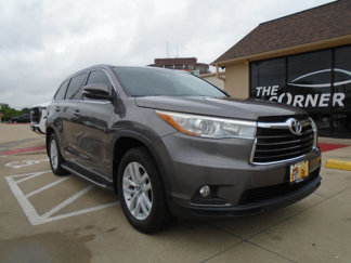 Used 2016 Toyota Highlander XLE image 1