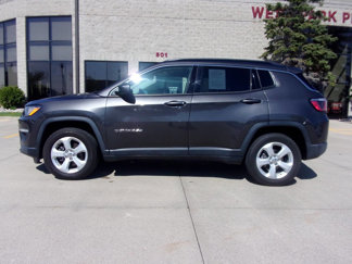 Used 2017 Jeep Compass Latitude image 1