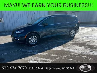 New 2025 Chrysler Pacifica Select image 1