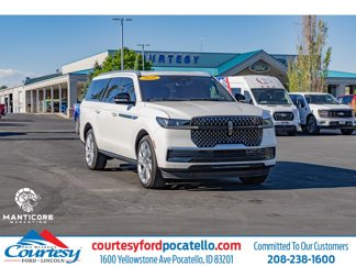 Used 2025 Lincoln Navigator L Reserve image 1