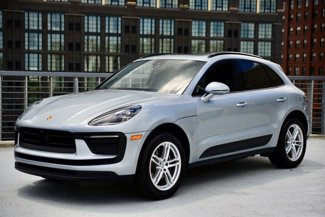 Certified 2025 Porsche Macan image 1