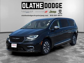 Used 2023 Chrysler Pacifica Limited image 1