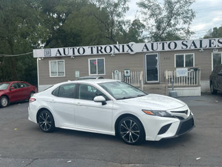 Used 2020 Toyota Camry SE image 1