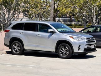 Used 2018 Toyota Highlander LE image 1