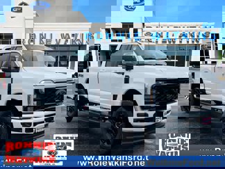 New 2025 Ford F250 4x4 Crew Cab Super Duty image 1