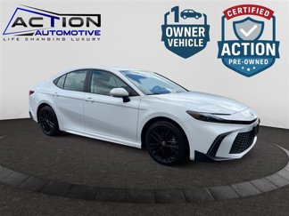 Used 2025 Toyota Camry SE image 1