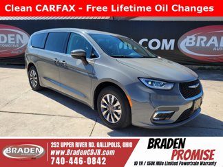 Used 2023 Chrysler Pacifica Touring-L image 1
