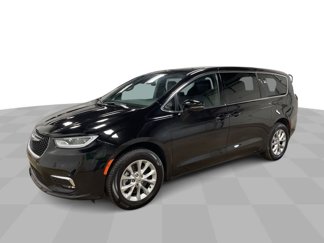 Used 2025 Chrysler Pacifica Select image 1