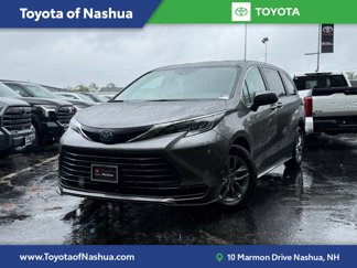 Used 2024 Toyota Sienna LE image 1