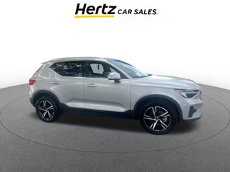 Used 2024 Volvo XC40 B5 Core image 1