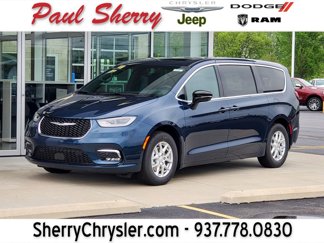 New 2025 Chrysler Pacifica Select image 1