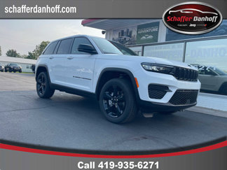 New 2025 Jeep Grand Cherokee Altitude image 1