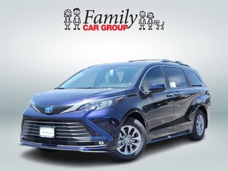 New 2025 Toyota Sienna XLE image 1