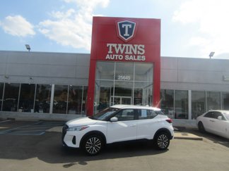 Used 2024 Nissan Kicks SV image 1