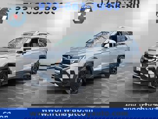 Used 2024 Volkswagen Taos SEL image 1
